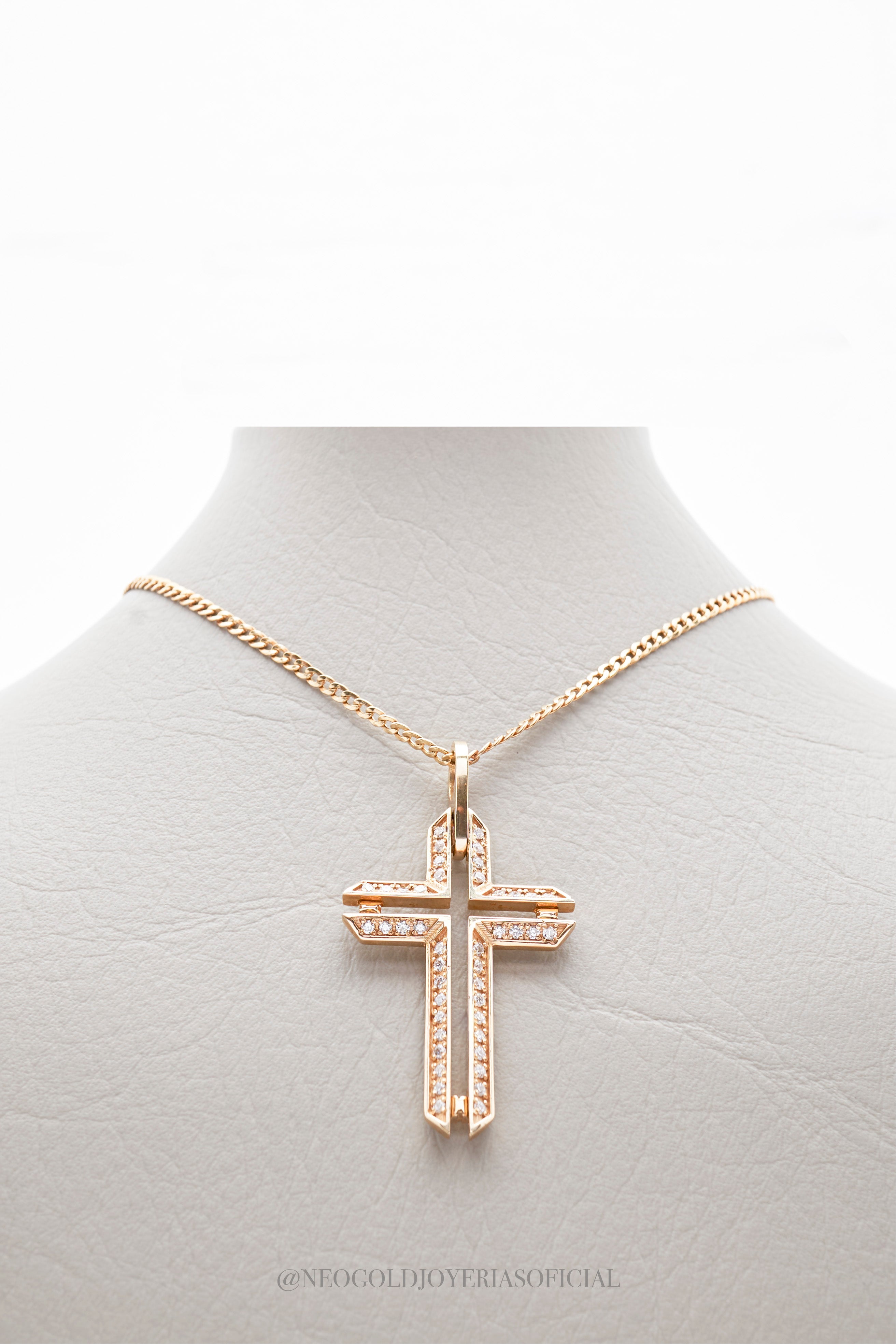 DIJE CRUZ OA CON DIAMANTES - REF 006807