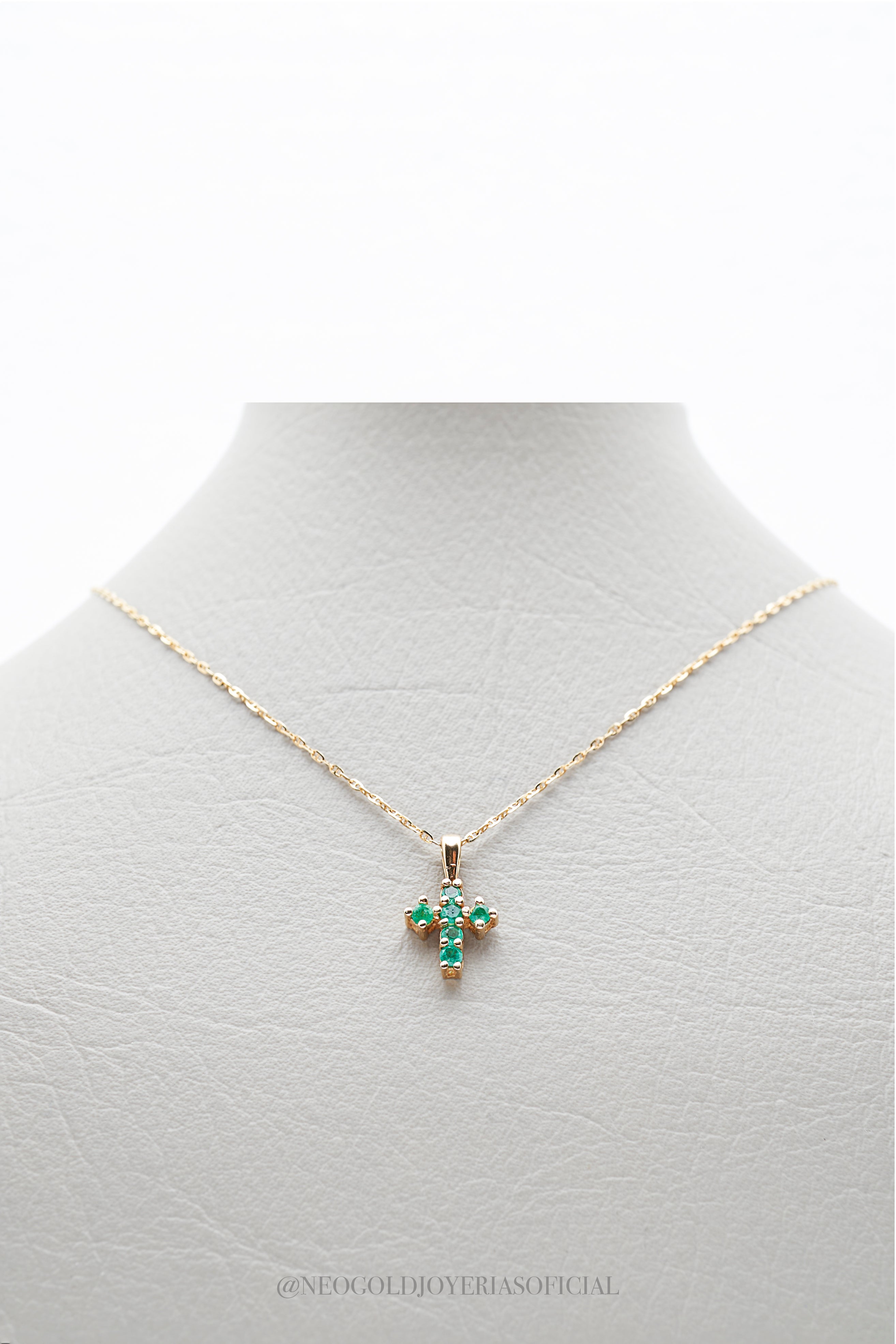 DIJE CRUZ OA/ ESMERALDA - REF 010388