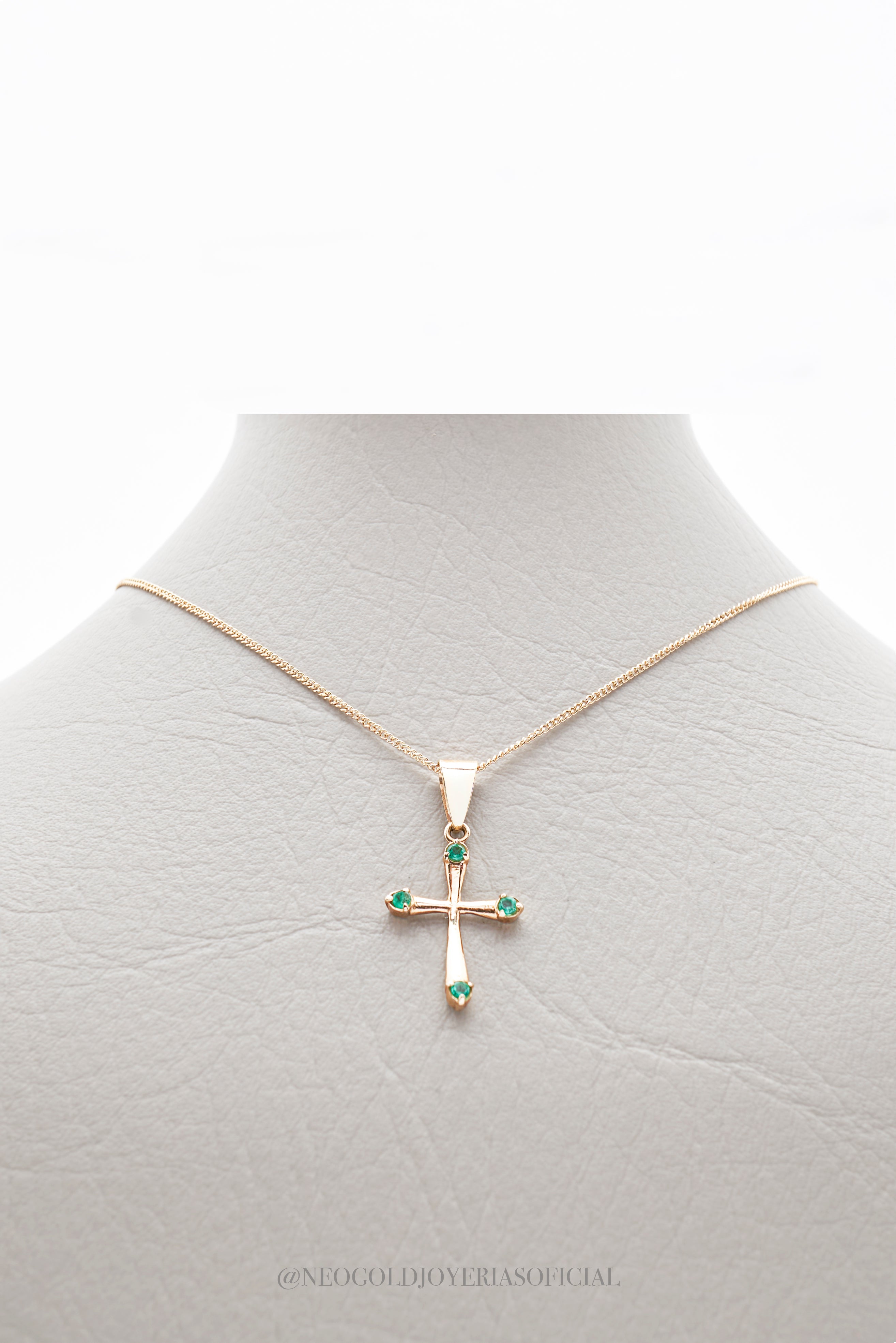 DIJE CRUZ OA/ ESMERALDA - REF 012140