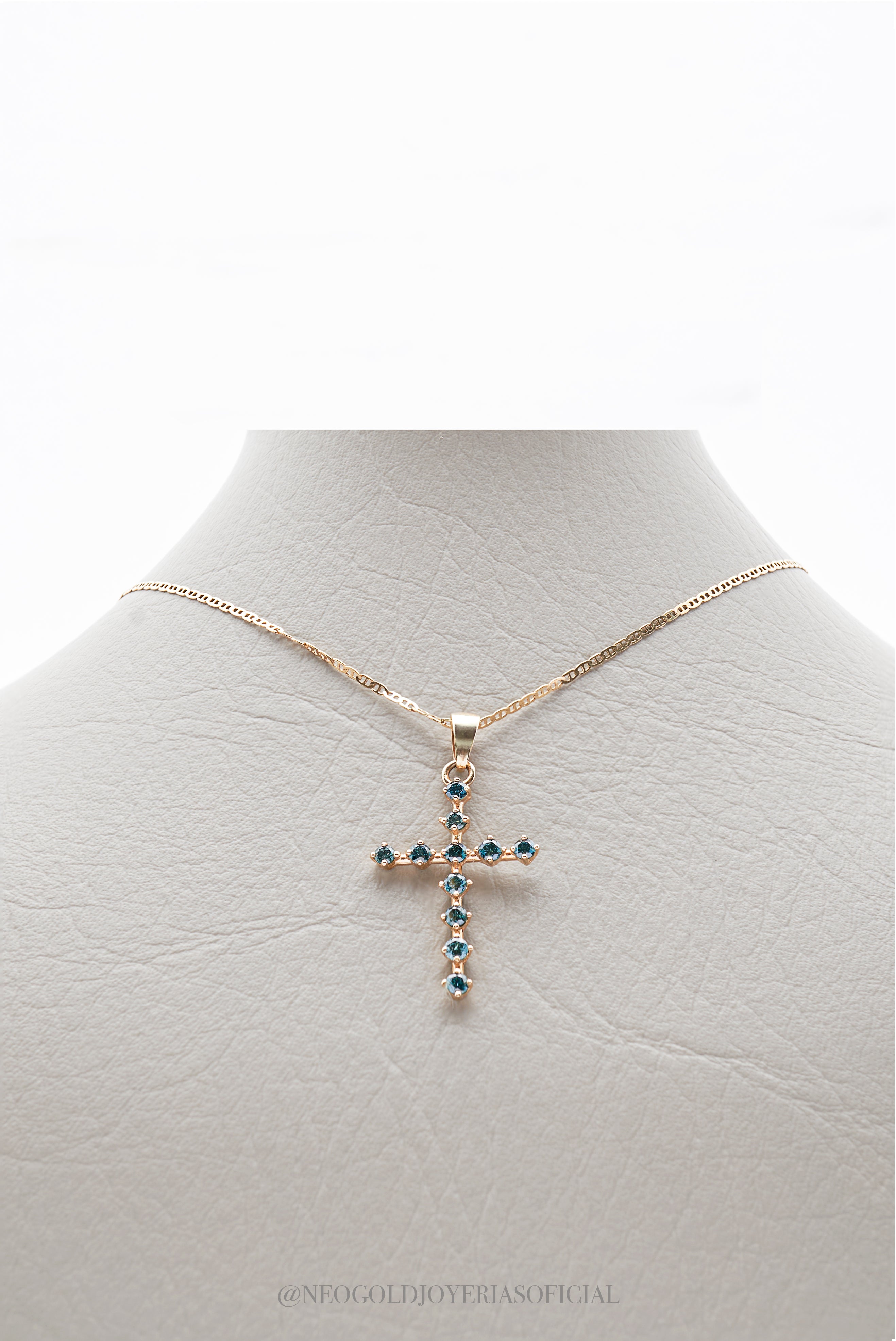 DIJE CRUZ OA/ DIAMANTE AZUL - REF 013973