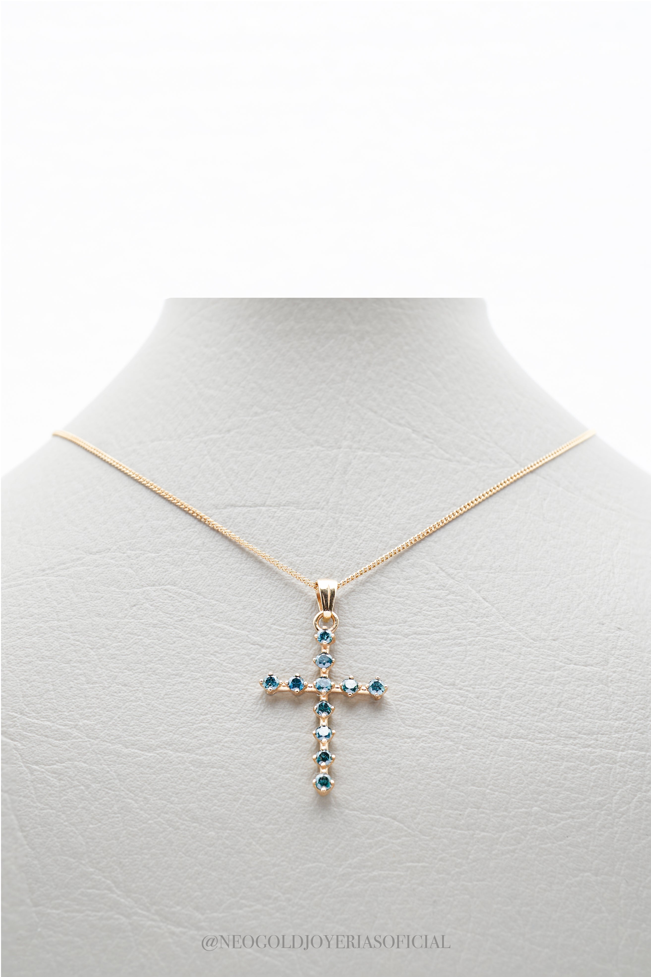 DIJE CRUZ OA/ DIAMANTE AZUL - REF 013973