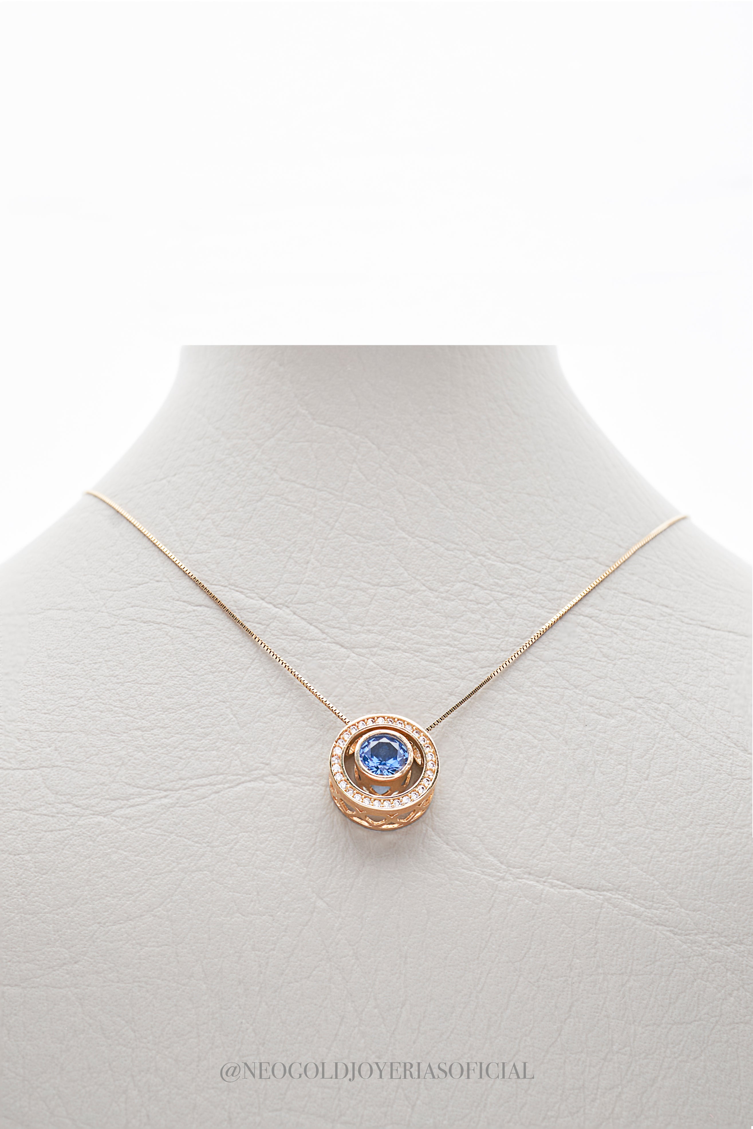 DIJE CON PIEDRA CENTRAL OA - REF 014688