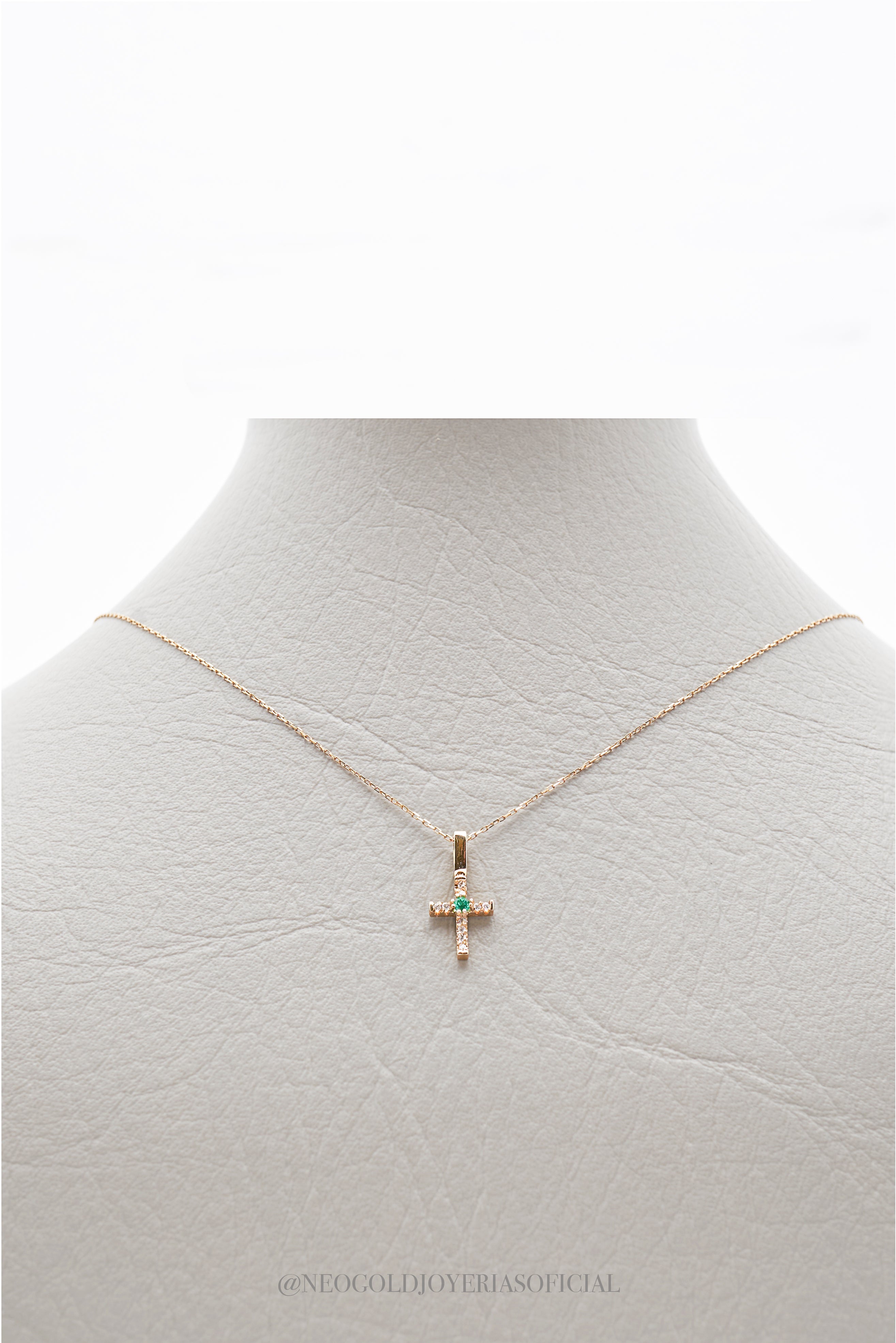 DIJE CRUZ OA/ ESMERALDA/ DIAMANTES - REF 015041