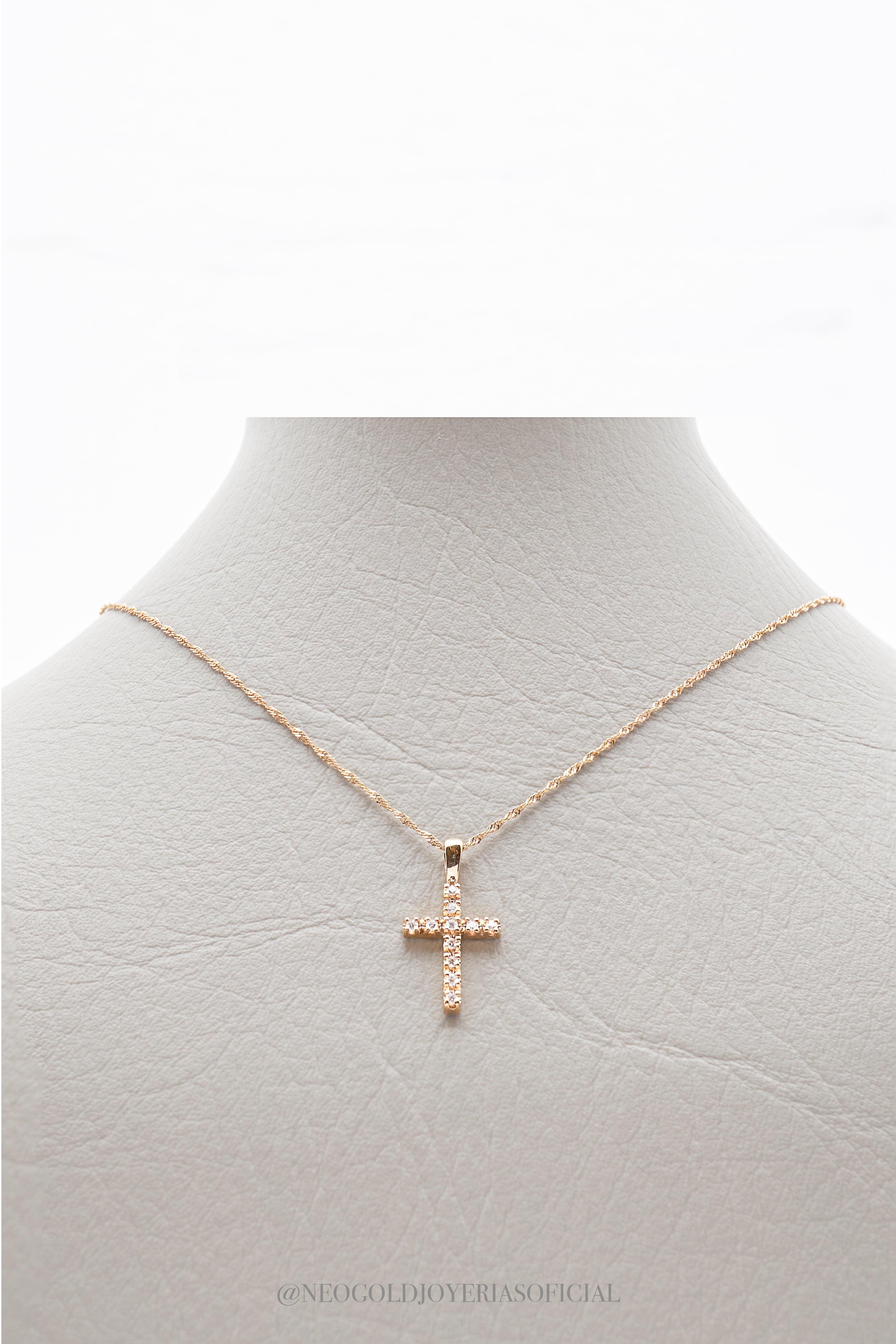 DIJE CRUZ OA/ DIAMANTES - REF 015054