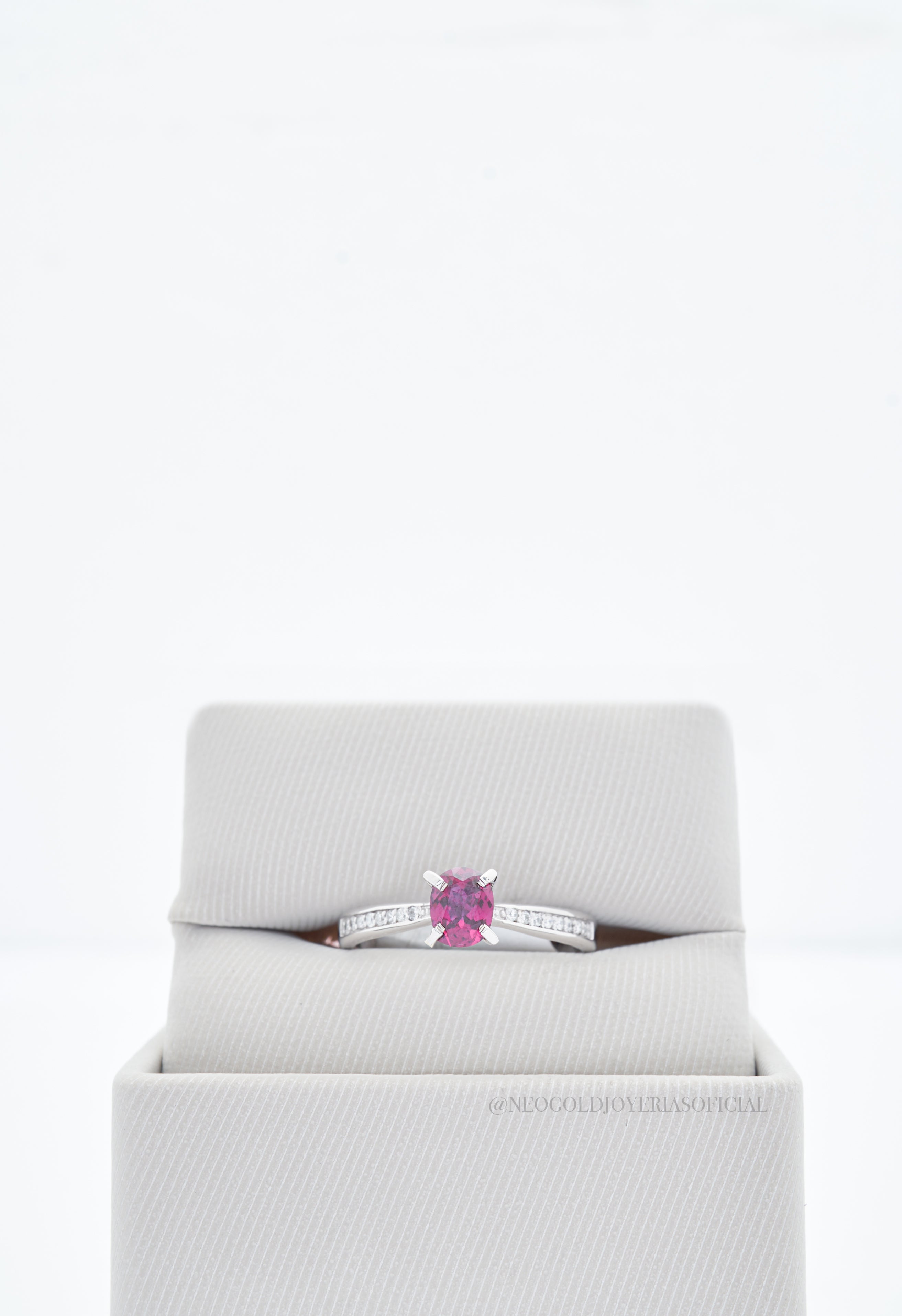ANILLO OB/ RUBI/ DIAMANTES - REF 001309
