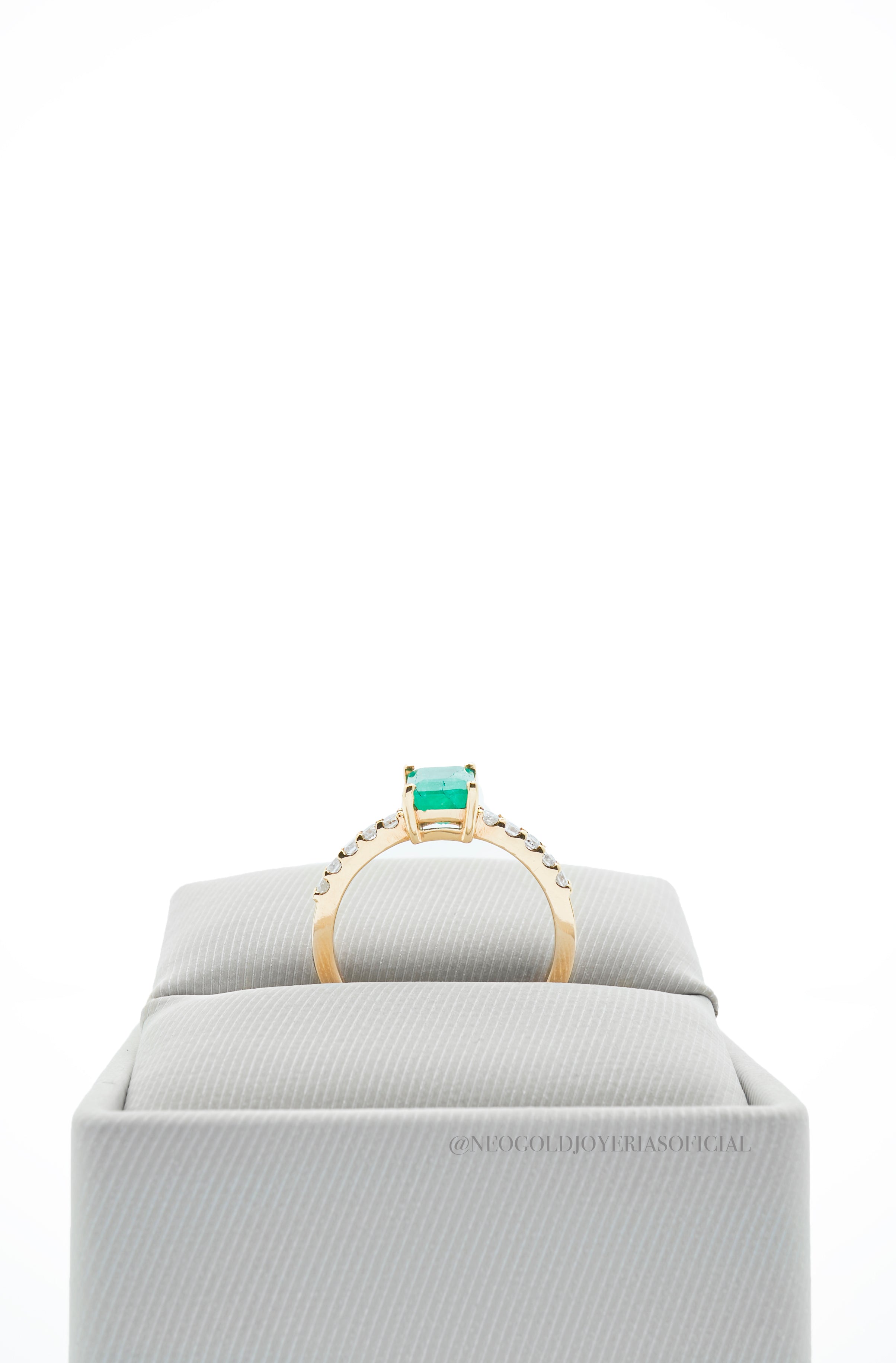 ANILLO OA / ESMERALDA / DIAMANTES - REF 008745