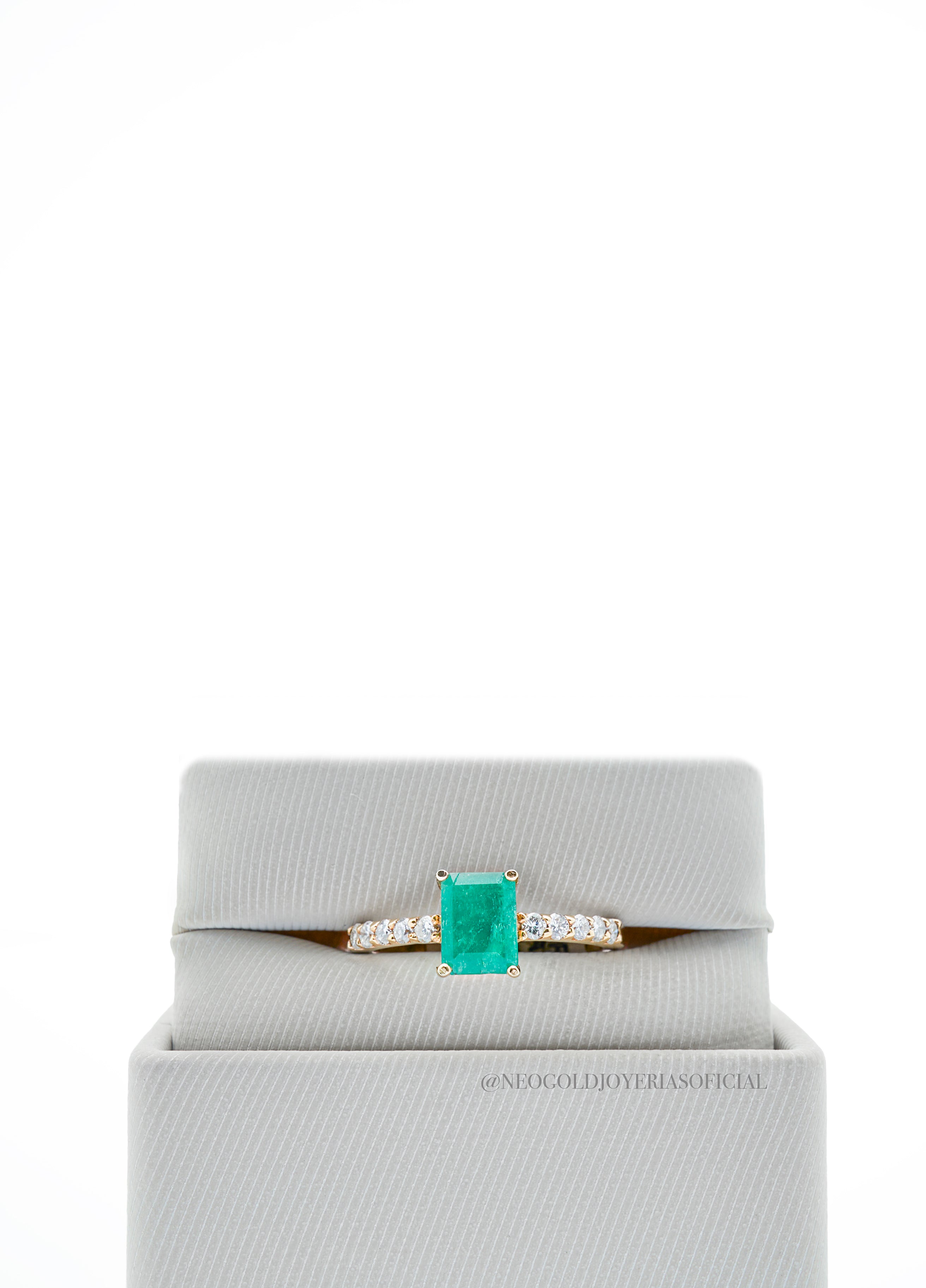 ANILLO OA / ESMERALDA / DIAMANTES - REF 008745