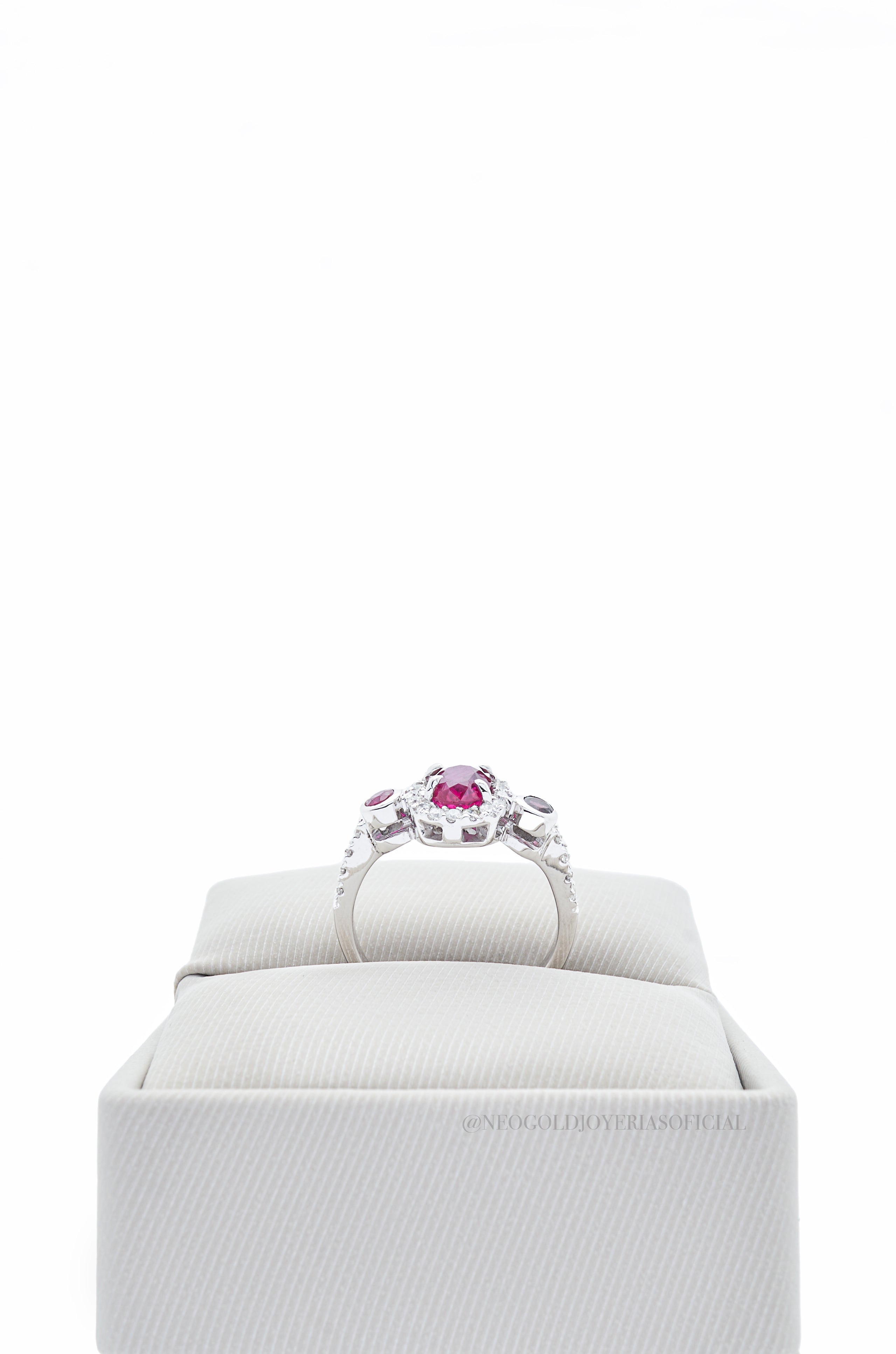 ANILLO OB/ RUBÍES/ DIAMANTES - REF 010991