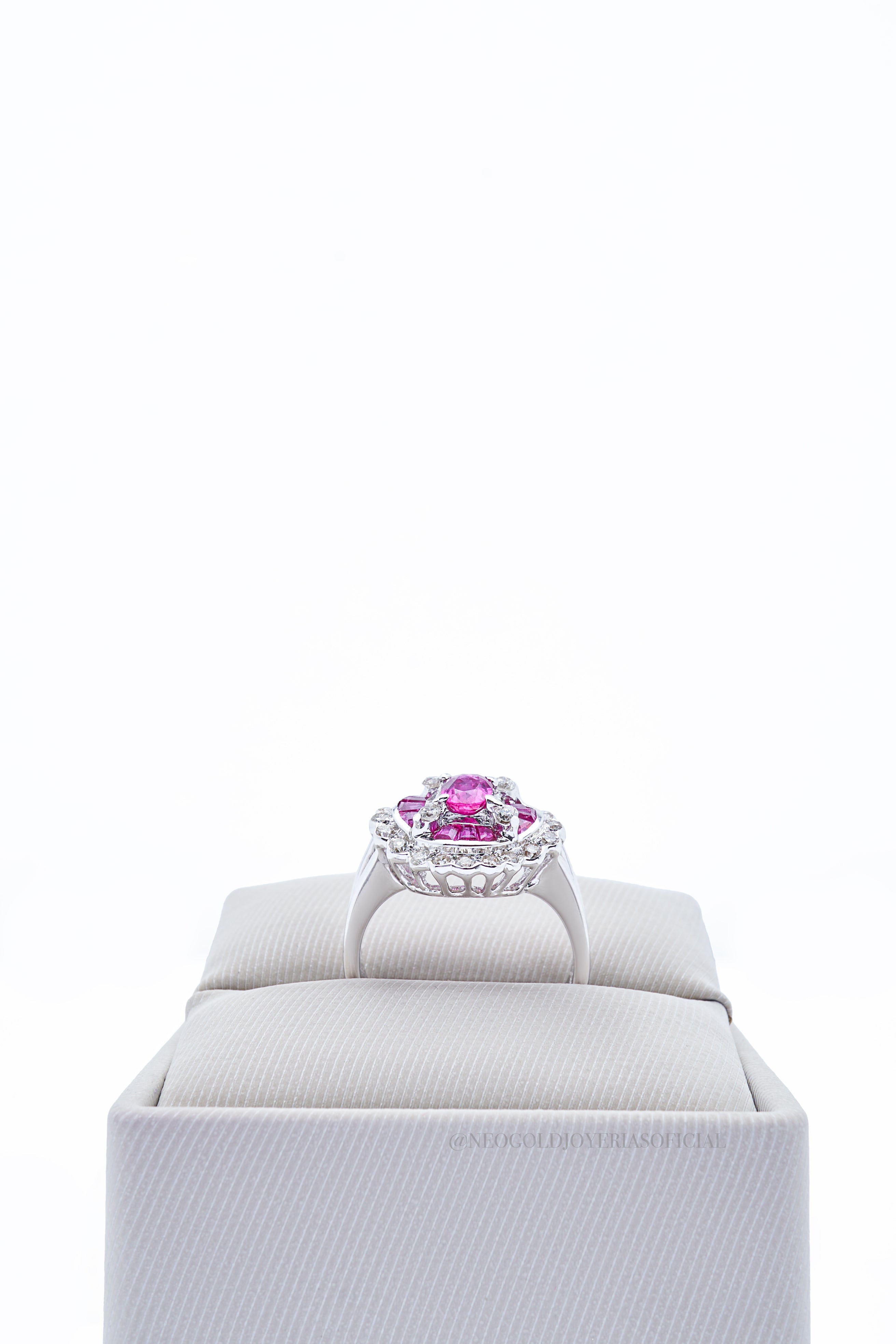 ANILLO OB/ RUBÍES/ DIAMANTES - REF 011665