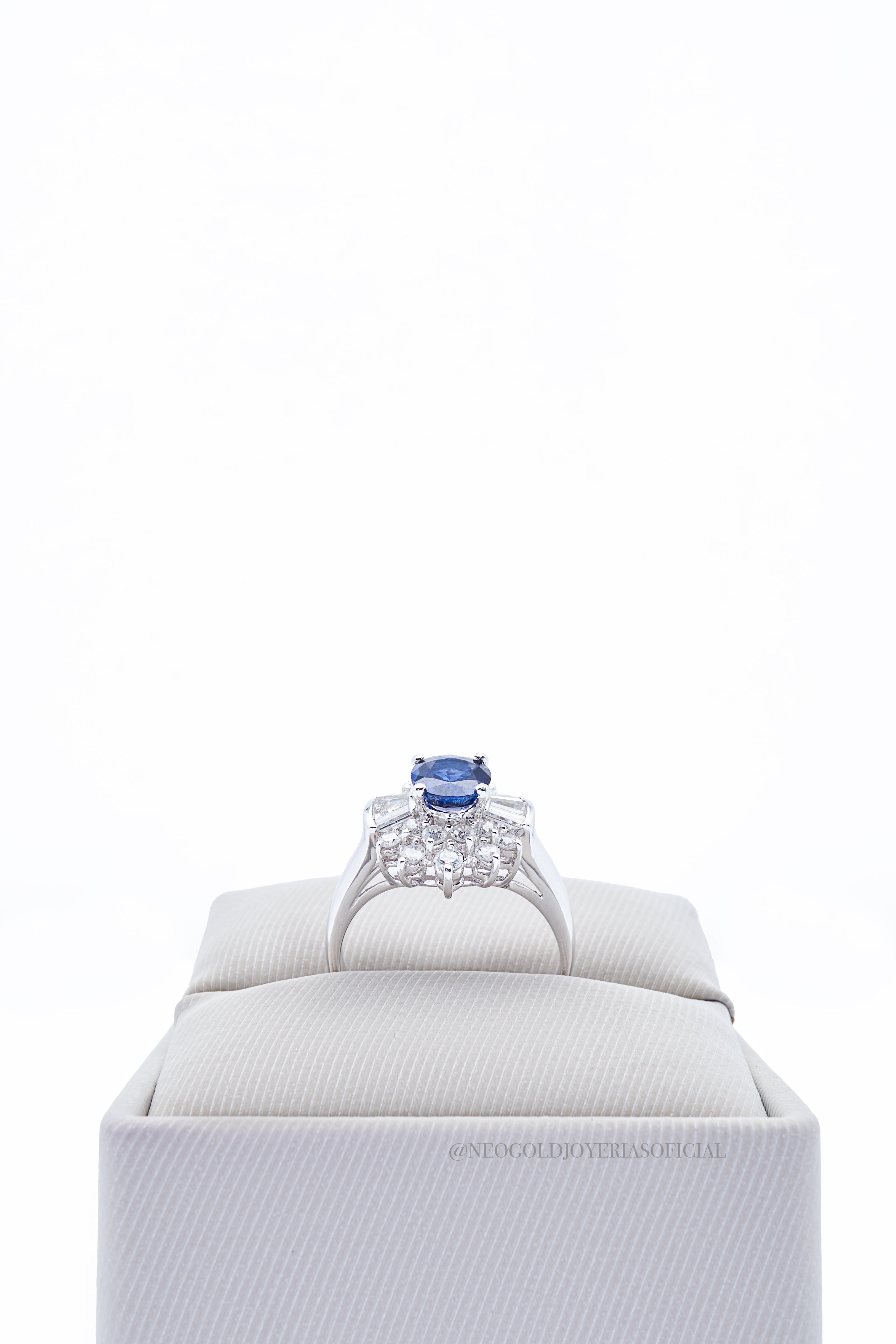 ANILLO OB/ ZAFIRO/ DIAMANTES - REF 011669