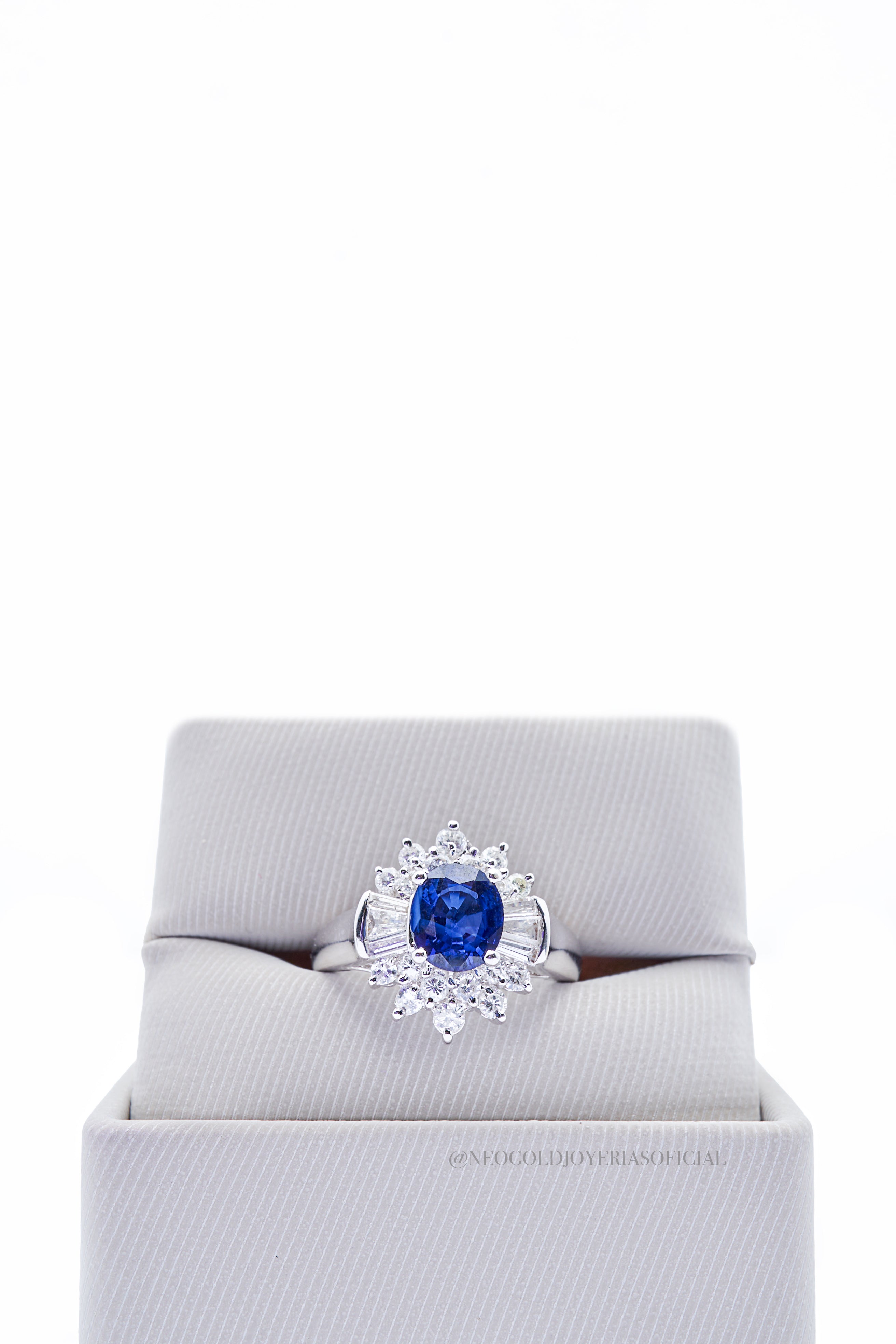 ANILLO OB/ ZAFIRO/ DIAMANTES - REF 011669