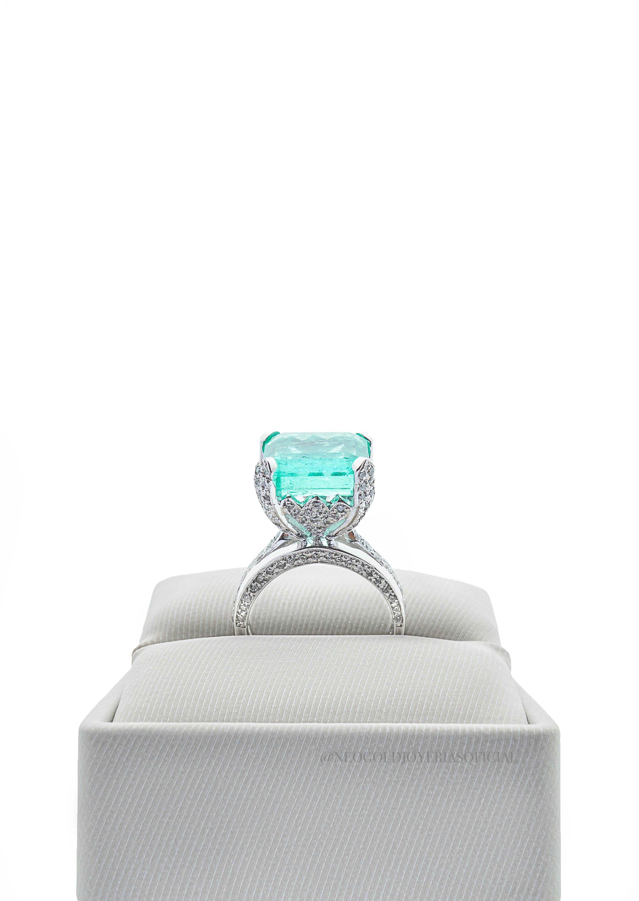 ANILLO OB/ ESMERALDA/ DIAMANTES - REF 011696