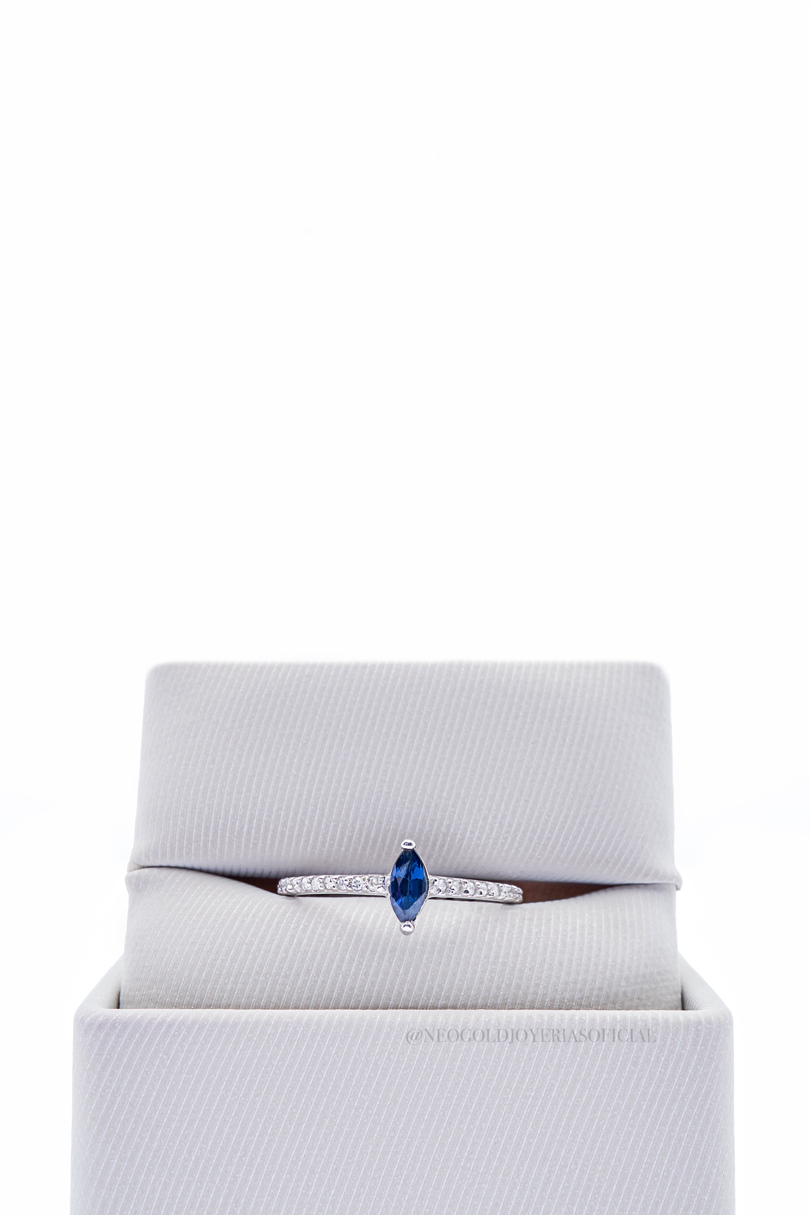 ANILLO OB/ ZAFIRO/ DIAMANTES - REF 013123
