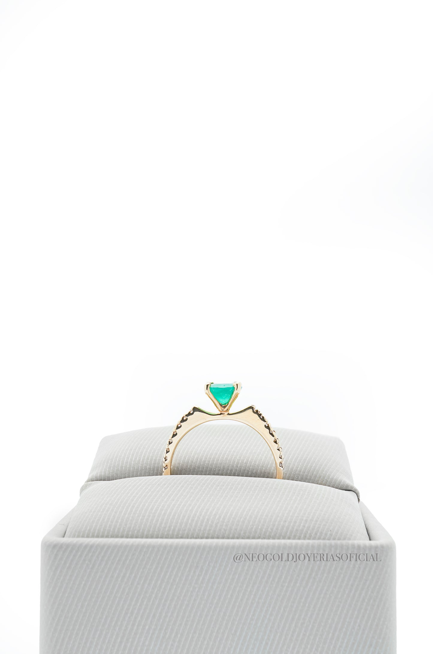 ANILLO OA / ESMERALDA - REF 013393