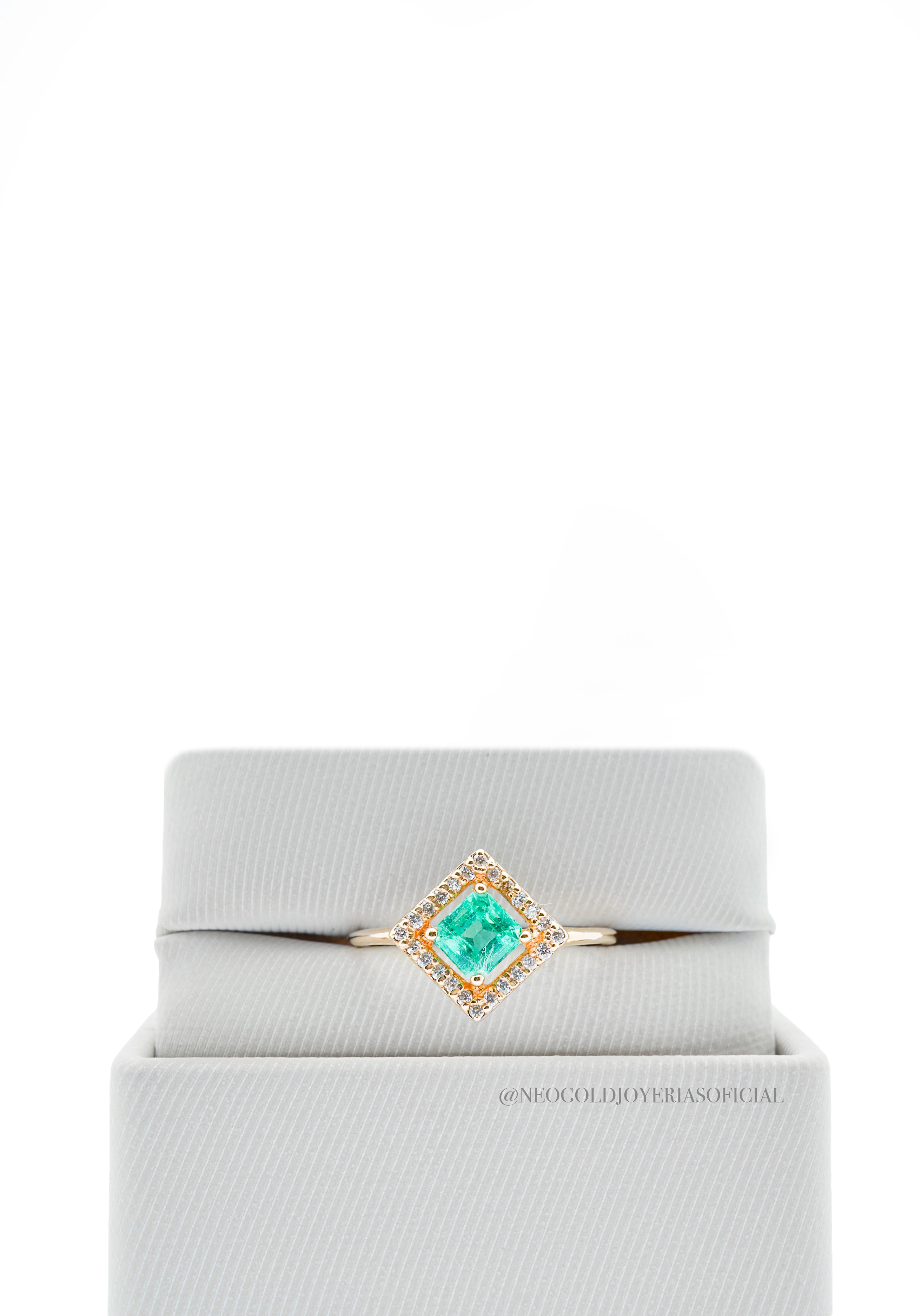 ANILLO OA / ESMERALDA / DIAMANTES - REF 013410