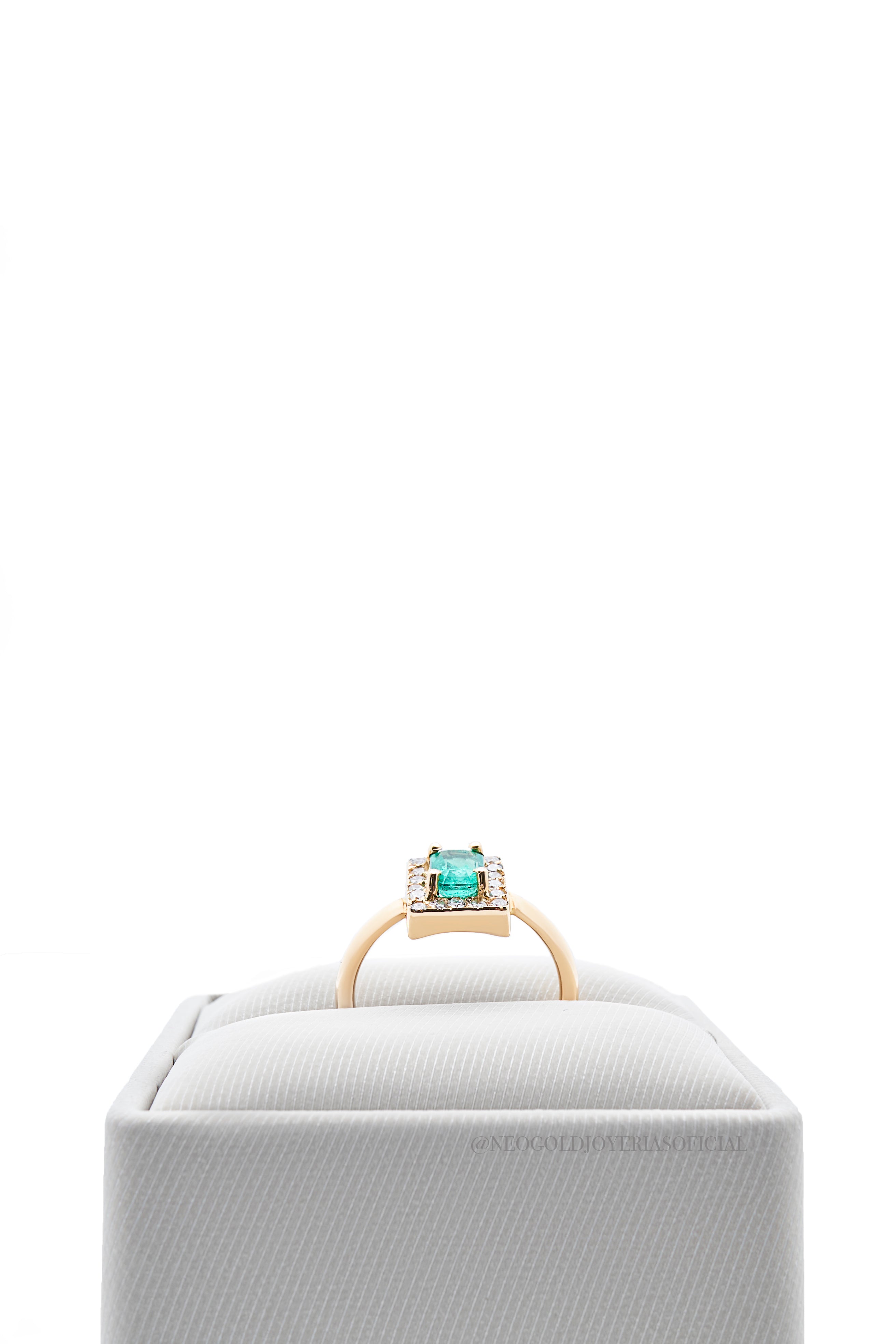 ANILLO OA / ESMERALDA / DIAMANTES - REF 014856