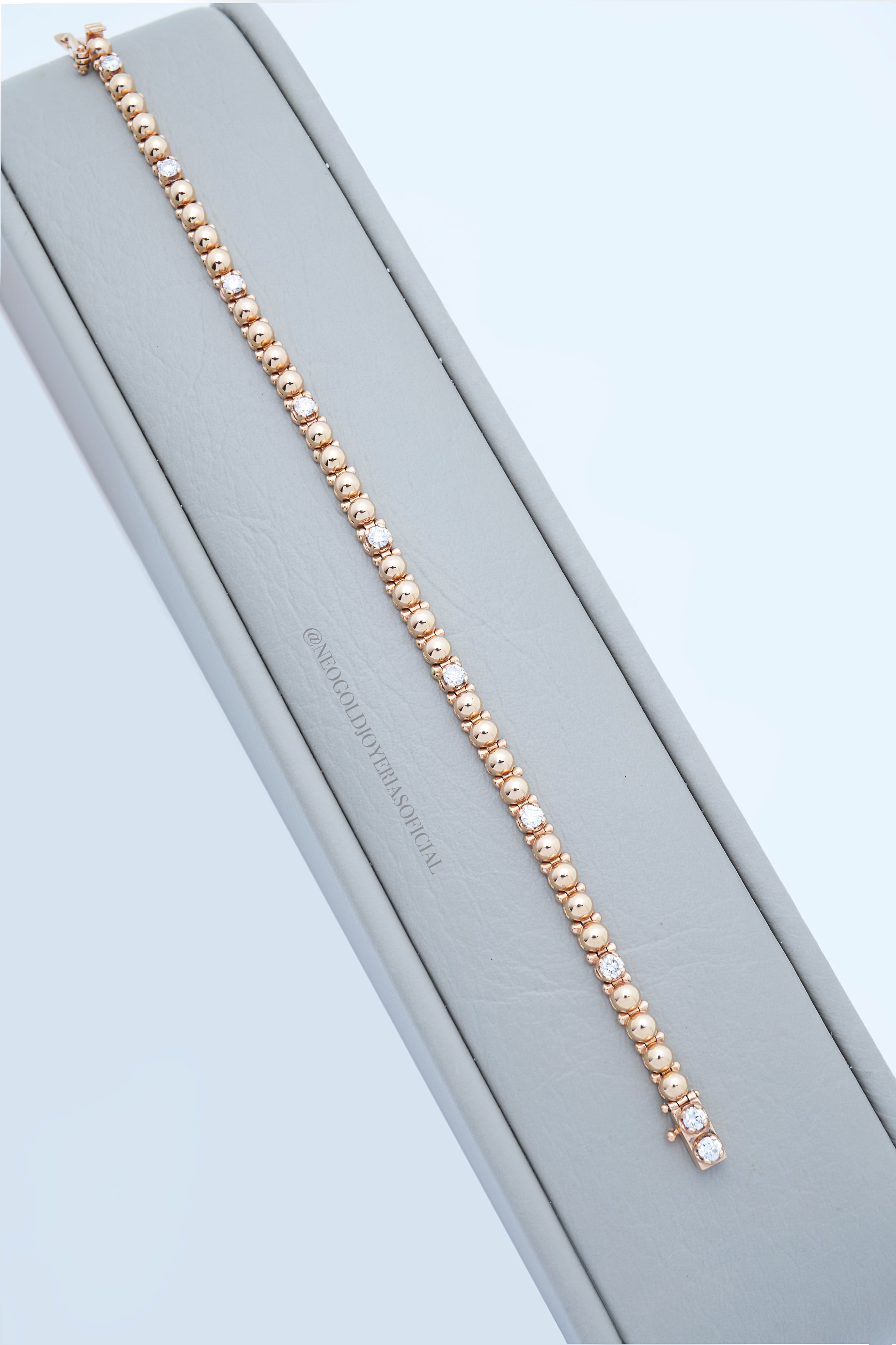 PULSERA OR 18K, ESTILO TENNIS MEDIA BOLA CON DIAMANTES NATURALES  REF 006814