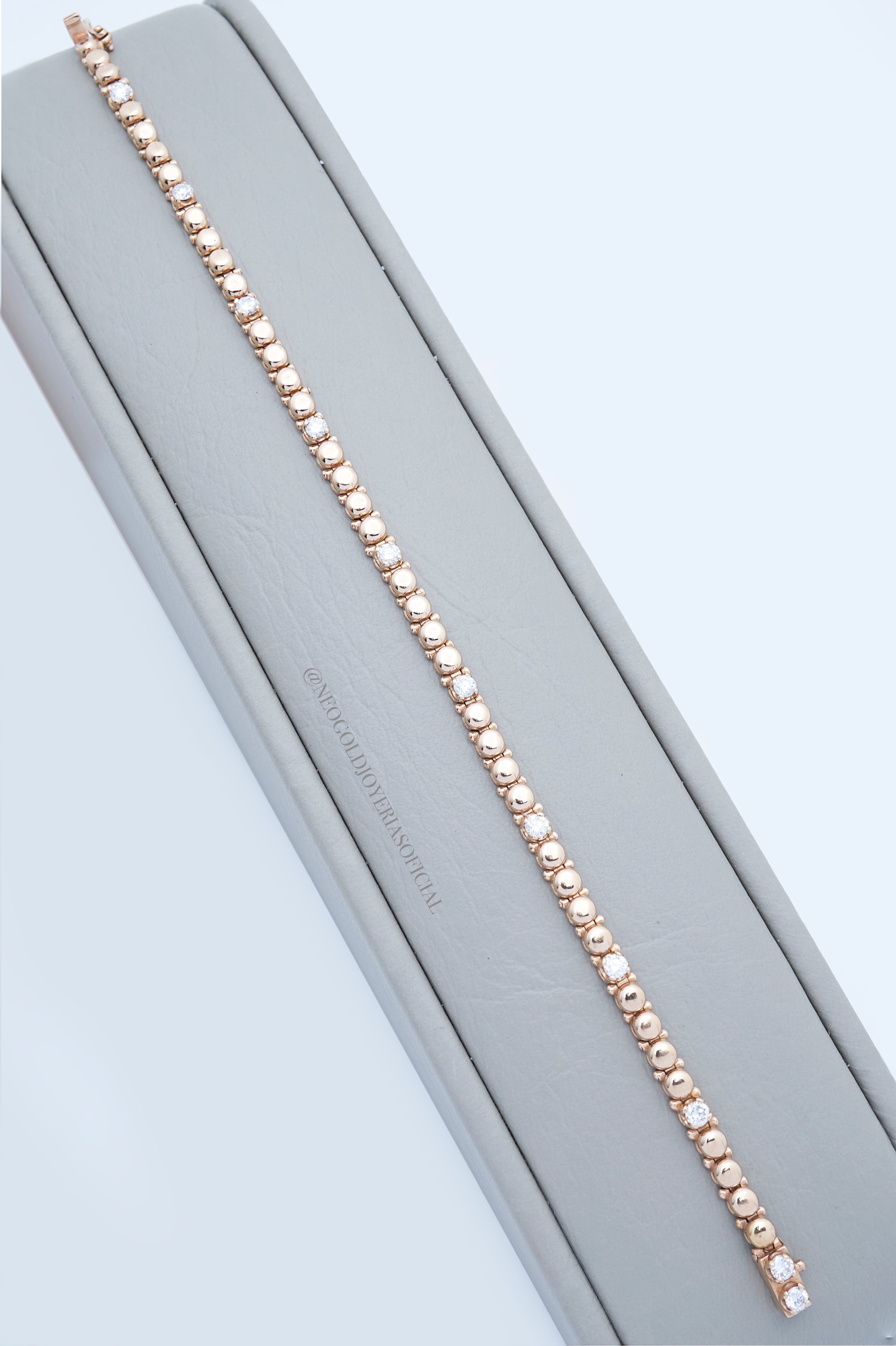 PULSERA OR 18K, ESTILO TENNIS MEDIA BOLA CON DIAMANTES NATURALES