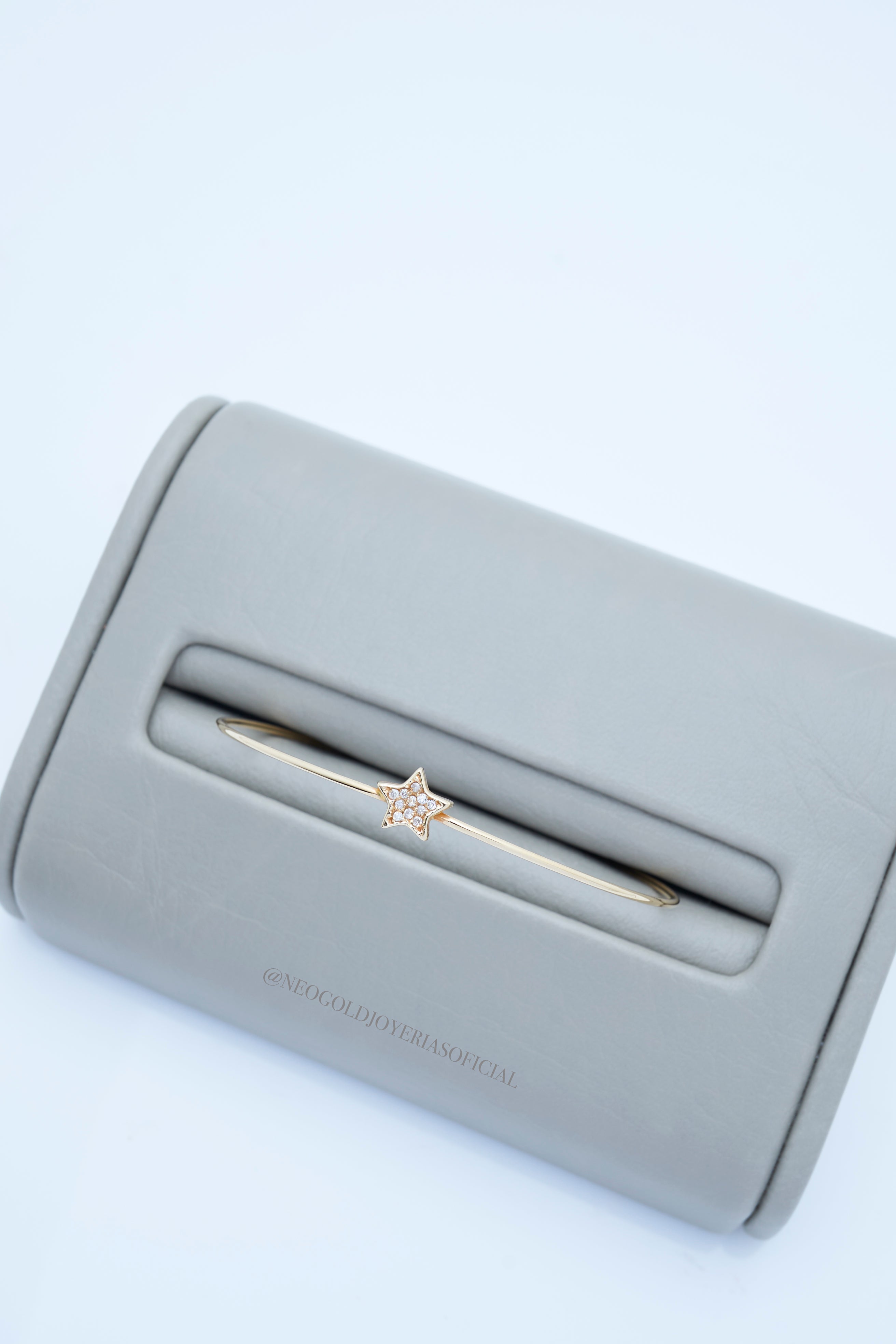 ARO OA 18K LISO / ESTRELLA CON DIAMANTES NATURALES