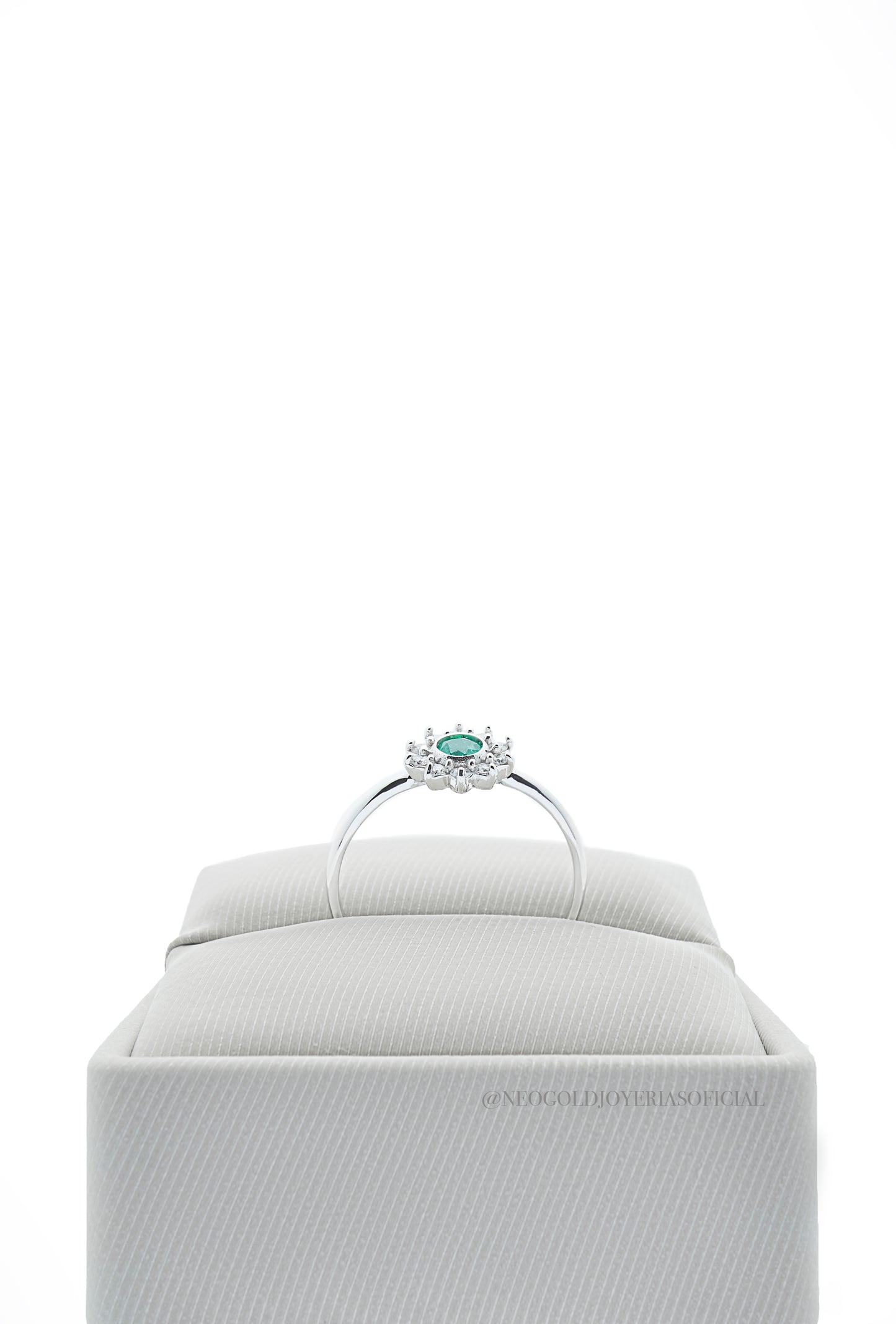 ANILLO OB/ ESMERALDA / DIAMANTES - REF 013411