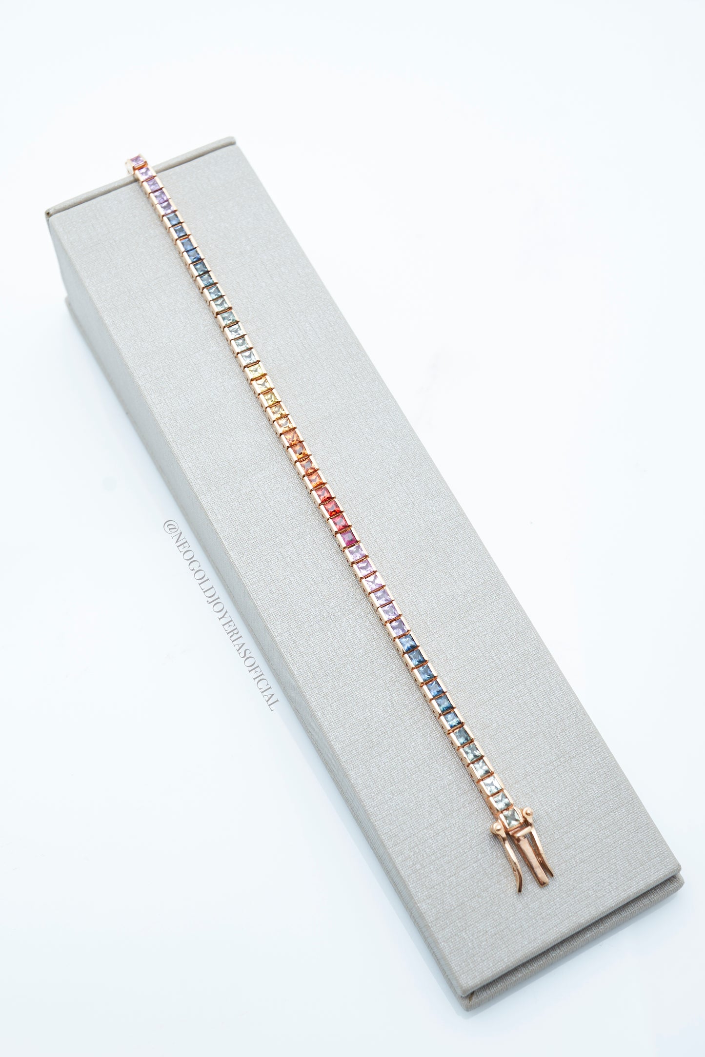 PULSERA TENNIS OR 18K, CON ZAFIROS DE COLORES NATURALES REF 012194
