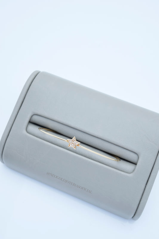 ARO OA 18K LISO / ESTRELLA CON DIAMANTES NATURALES