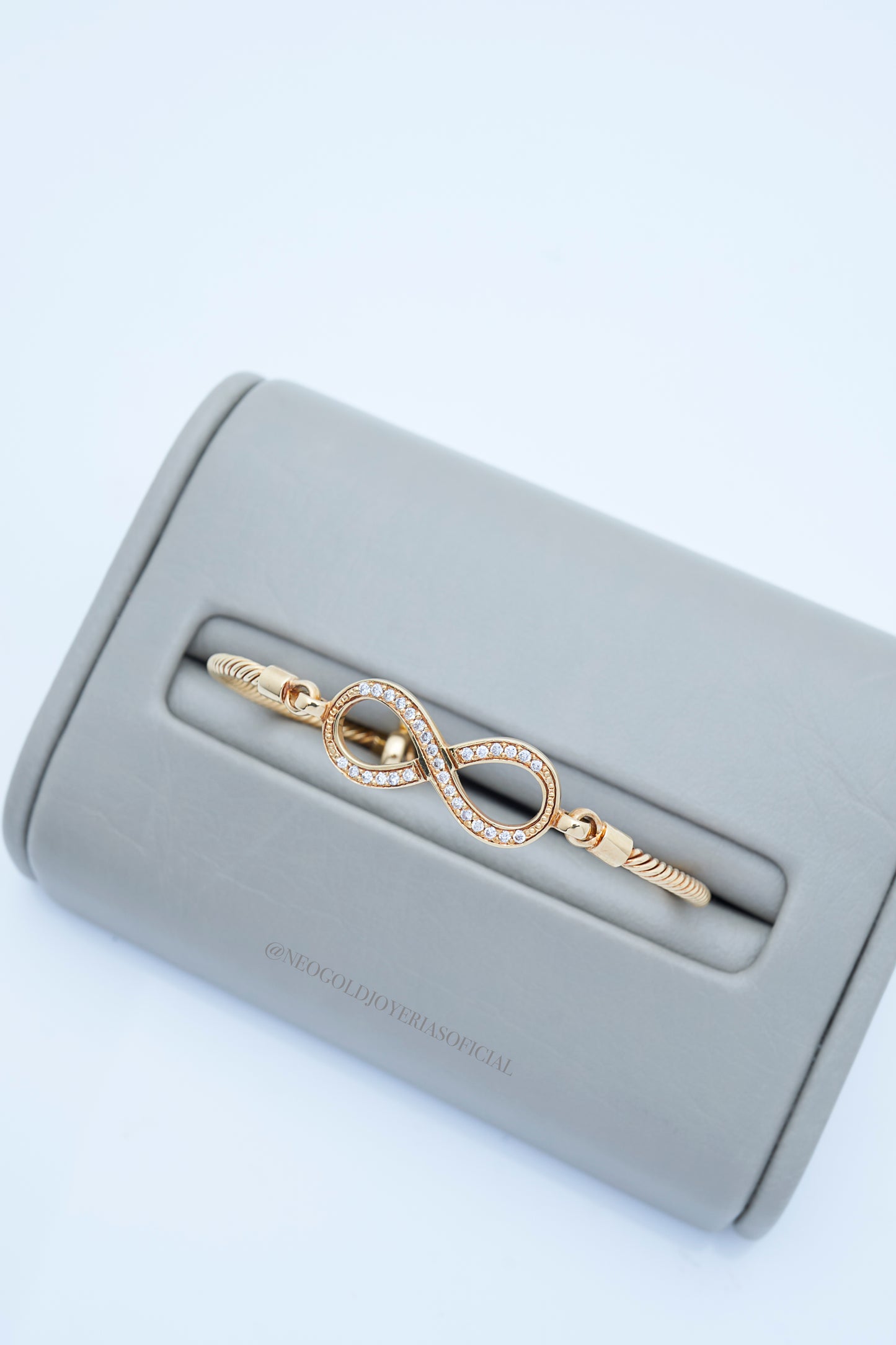 ARO OA, INFINITO CON DIAMANTES NATURALES REF 013378