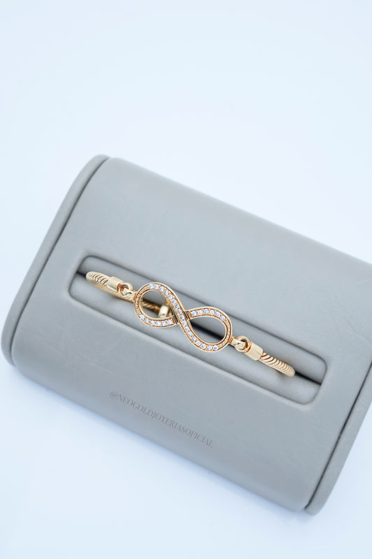 ARO OA, INFINITO CON DIAMANTES NATURALES REF 013378