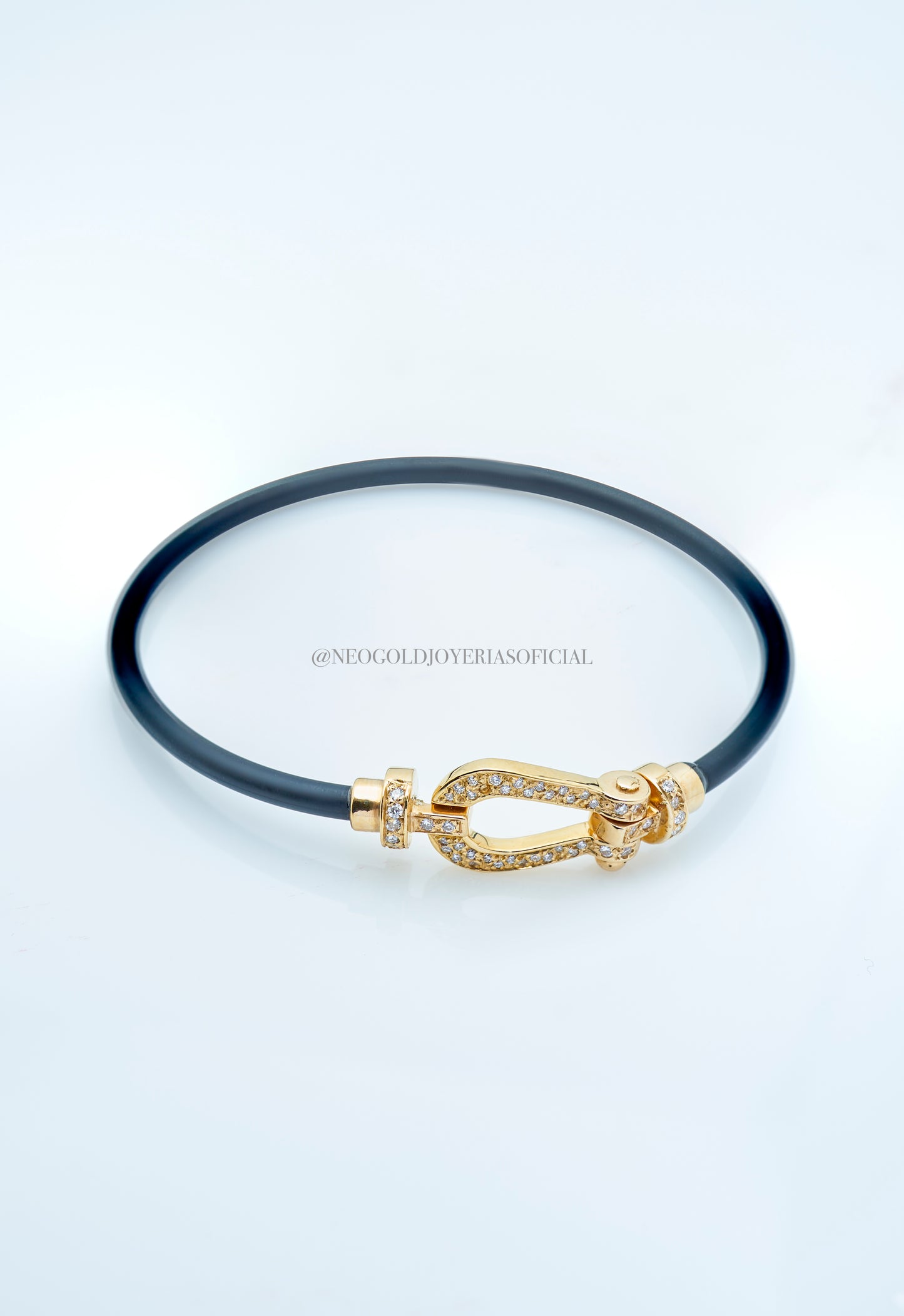 PULSERA HEBILLA  CON NEOPRENO NEGRO / OA 18K / DIAMANTES NATURALES REF 015404