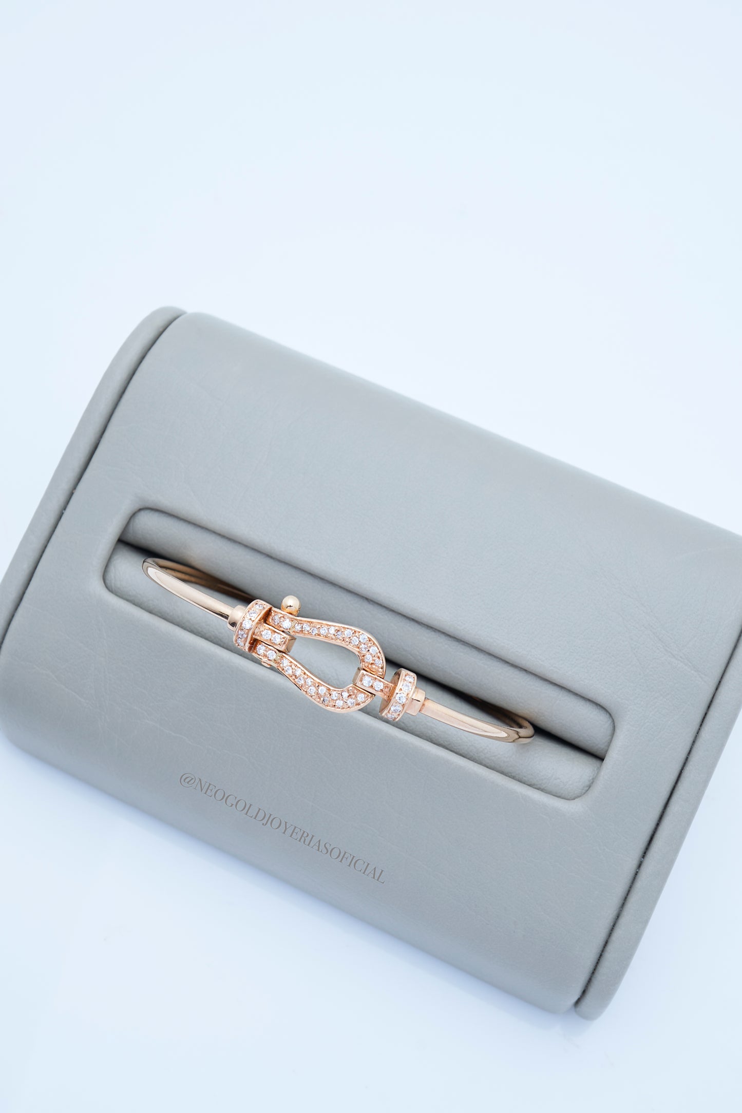 ARO OR 18K, CON DIAMANTES NATURALES
