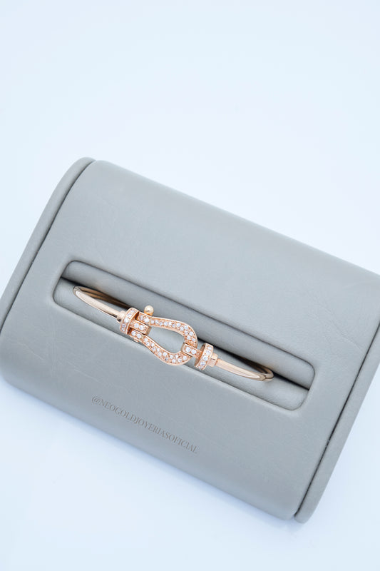 ARO OR 18K, CON DIAMANTES NATURALES
